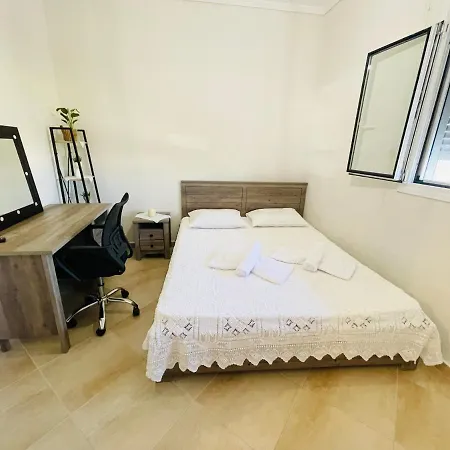 D & J Luxury House *
