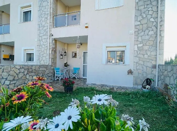 D & J Luxury House Сasa de vacaciones