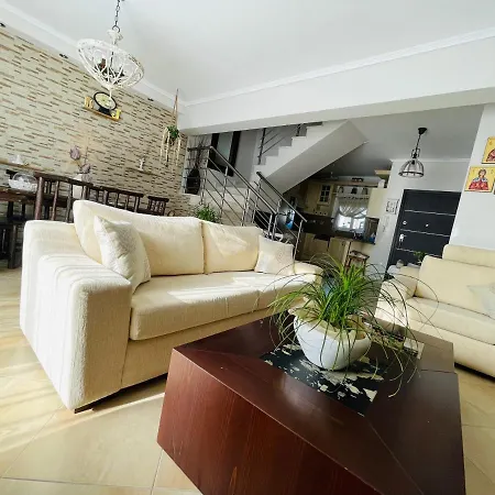 D & J Luxury House Dom wakacyjny