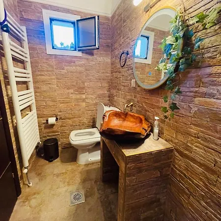 D & J Luxury House
