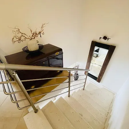 D & J Luxury House Prázdninový dům