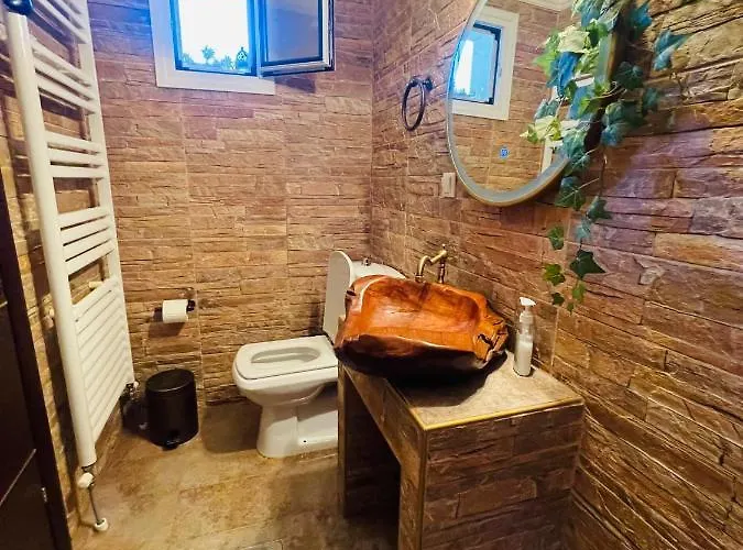D & J Luxury House